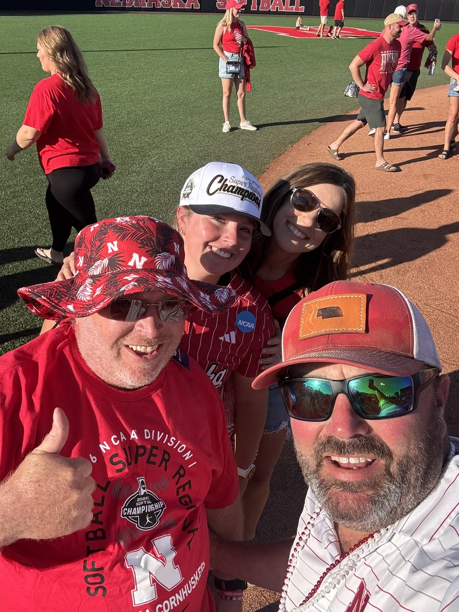 dustin thoms tweet media