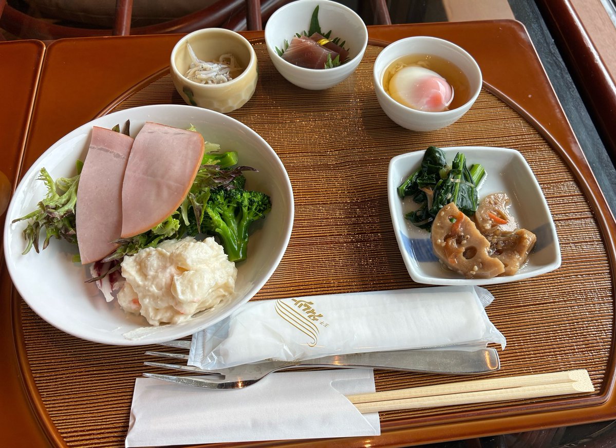 よっちー tweet media
