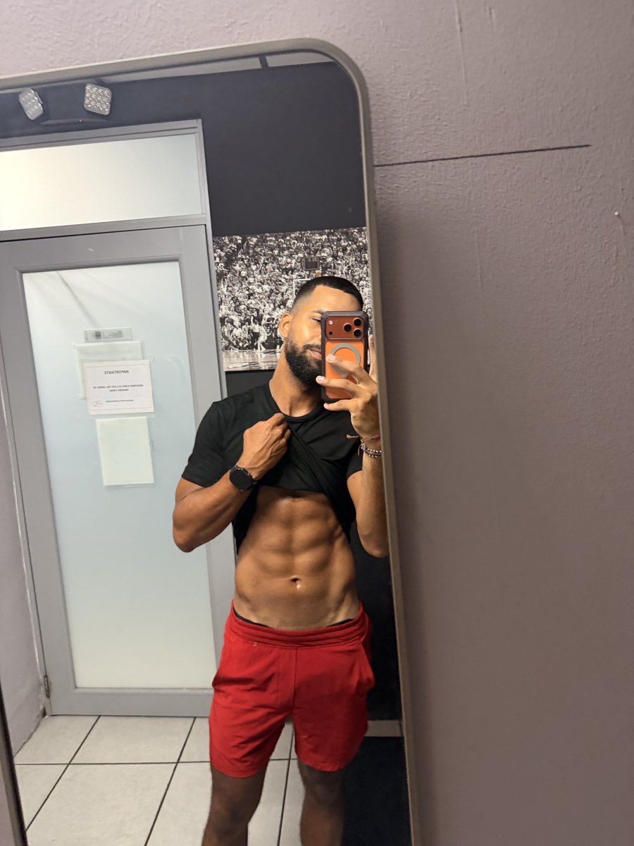 Rauljsn's tweet photo. se mira bien el gym 💪🏽 https://t.co/2hsRfDYpNP