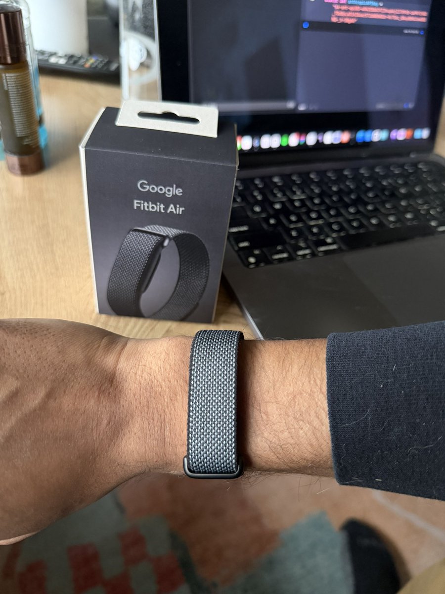 preshdkumar's tweet photo. testing the fitbit air

will review after a week of use https://t.co/c5jIgpcJ13