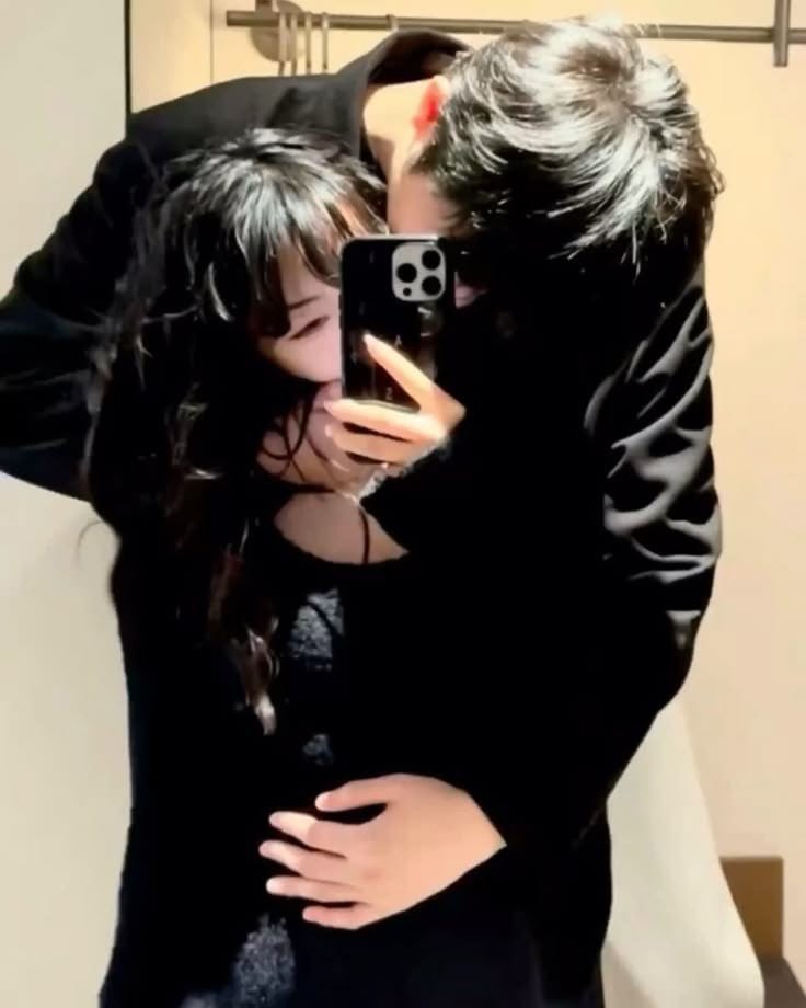Fanqiax's tweet photo. Me and my tall husband and I’m just to short 🥺 https://t.co/nOObqGc3pM