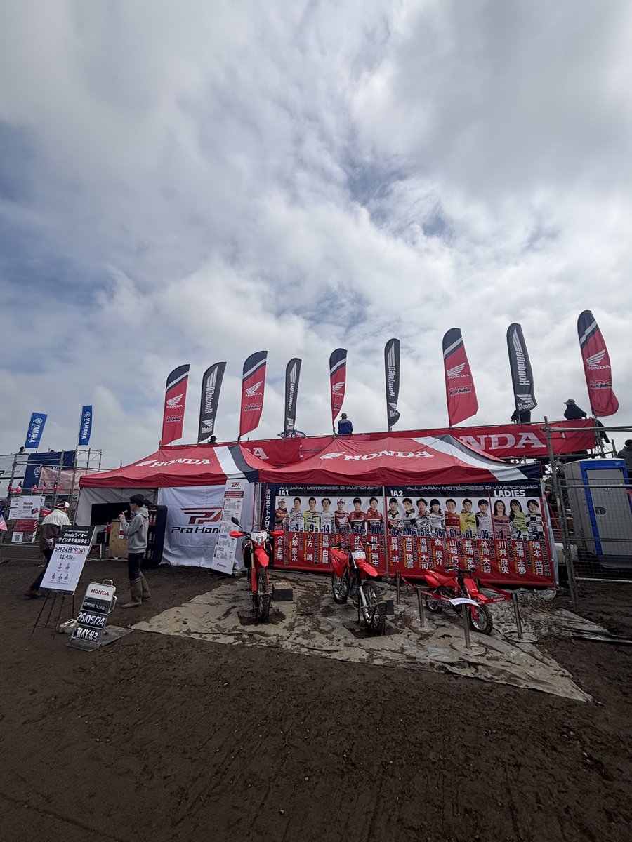 TOILET_ARIMASU's tweet photo. パドックの雰囲気はコチラ
#JMX
#全日本モトクロス
#DID #honda #yamaha https://t.co/EgpqdshYMf