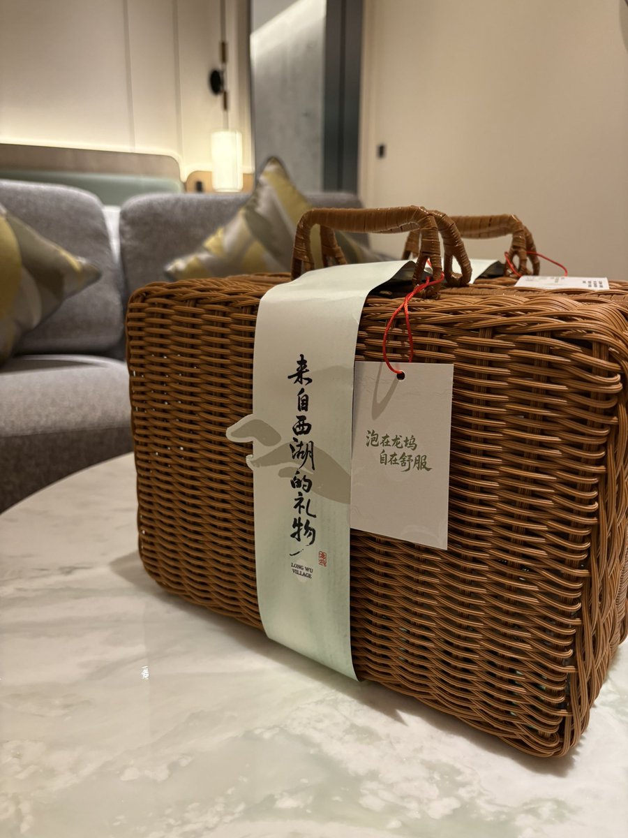 biyanmao's tweet photo. 帰国しました。テイスティング会、お楽しみに🤗　バスケットの中は最新中国茶事情が入ってます👍
#中国茶
#テイスティング https://t.co/i2krSfRKjQ