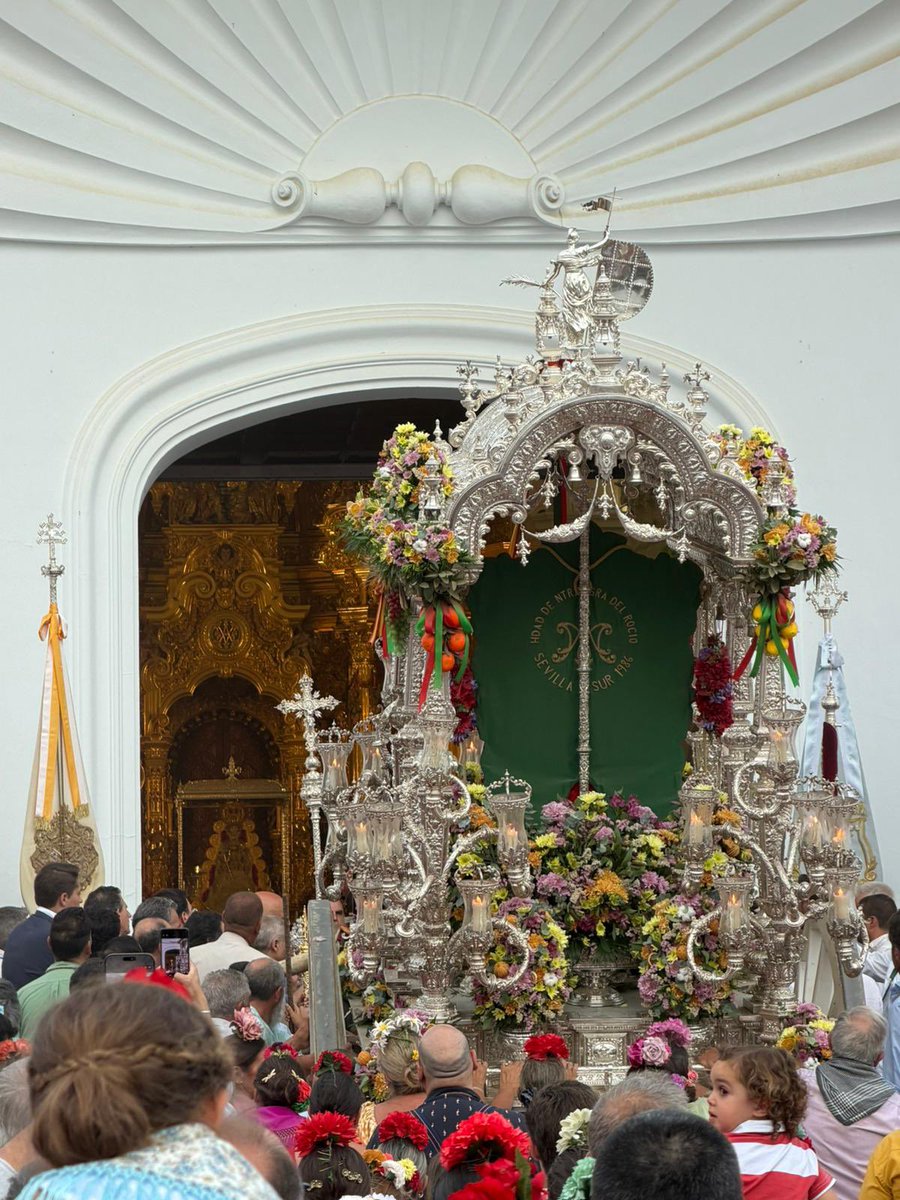 RocioSevillaSur's tweet photo. Hoy nos volvemos a encontrar.

Después de un año entero soñando este momento, tus hijos llegan hasta tus plantas con el corazón lleno de fe, emoción y devoción. https://t.co/J7ycChLq59