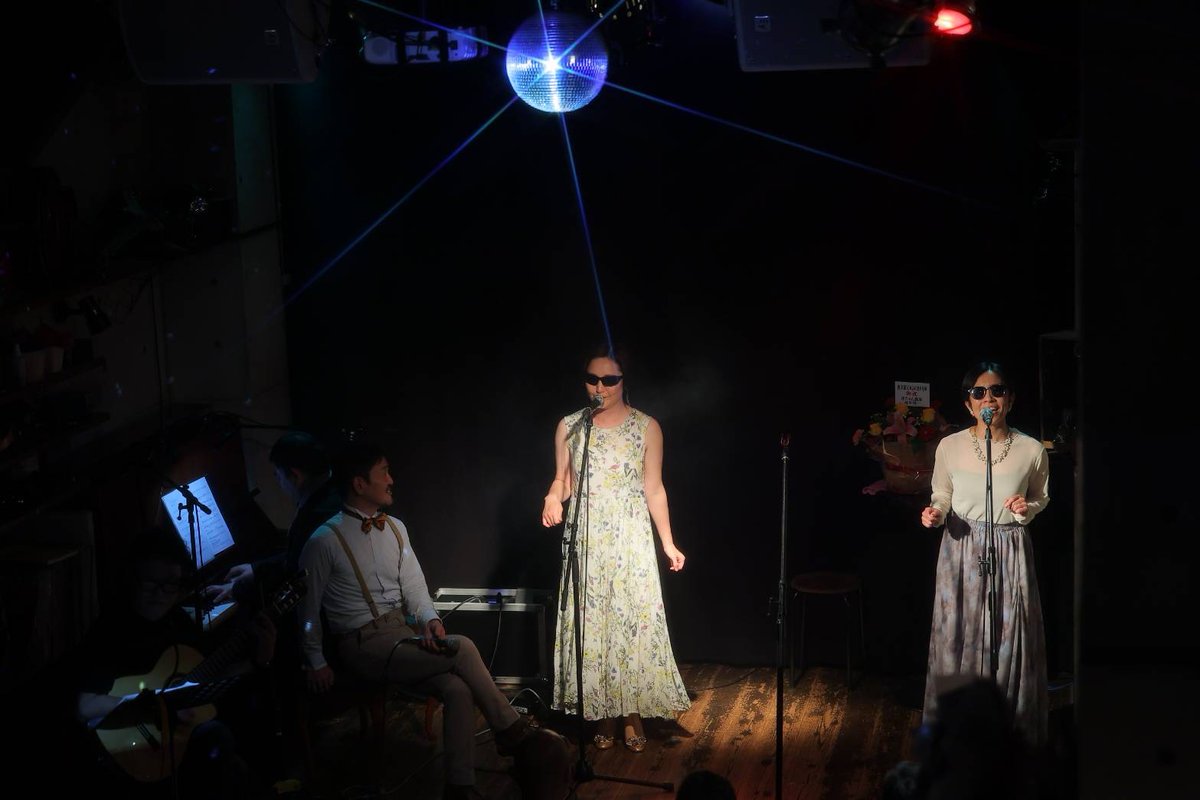 naowakiki's tweet photo. 【トシジとエリカのJAPAN TOUR〜いつまでたっても2ヶ所のみ〜】、思い出写真。
お二人、昨日はﾂｱｰ最終地の銀座でも大盛り上がりだったようです🥳
松山では12月13日“番外編”が開催されます。
脇山も出演予定です。
どうぞお楽しみに🤗✨
#愛媛県
#ライブ
#ジャパンツアー
#坊っちゃん劇場 https://t.co/SxGrJL1leR