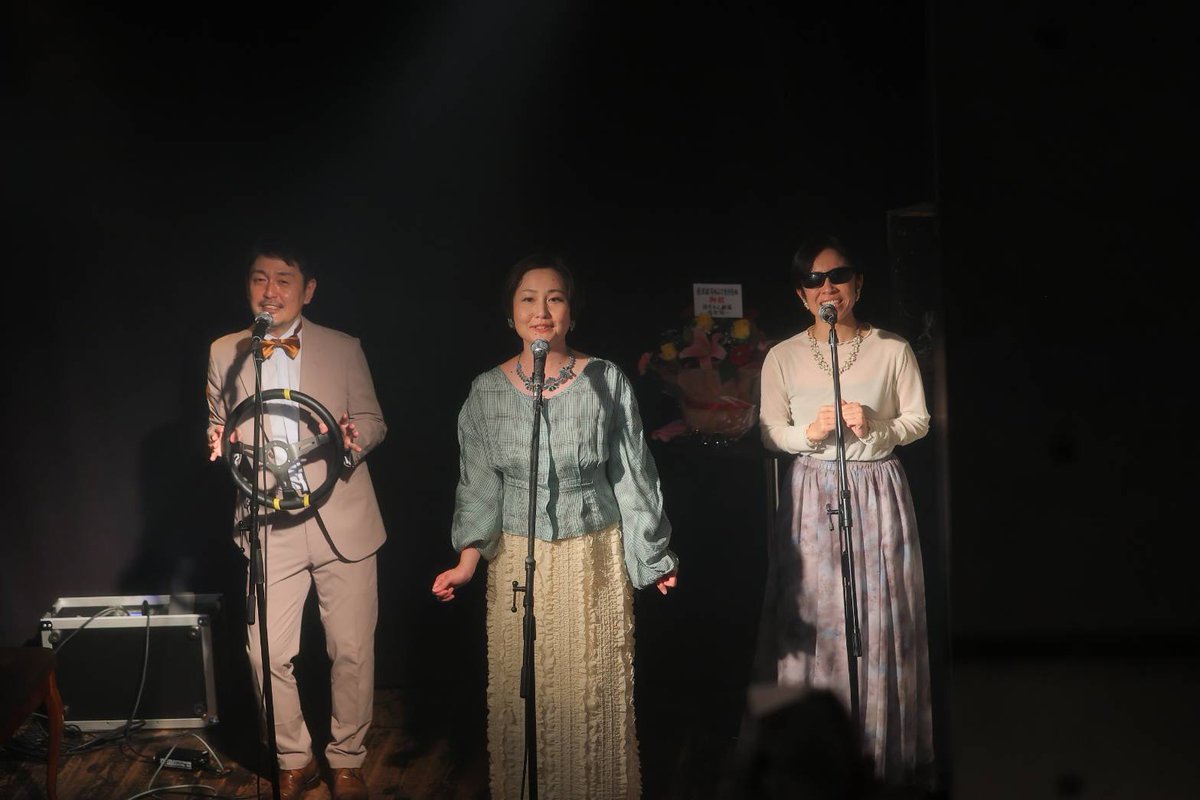 naowakiki's tweet photo. 【トシジとエリカのJAPAN TOUR〜いつまでたっても2ヶ所のみ〜】、思い出写真。
お二人、昨日はﾂｱｰ最終地の銀座でも大盛り上がりだったようです🥳
松山では12月13日“番外編”が開催されます。
脇山も出演予定です。
どうぞお楽しみに🤗✨
#愛媛県
#ライブ
#ジャパンツアー
#坊っちゃん劇場 https://t.co/SxGrJL1leR