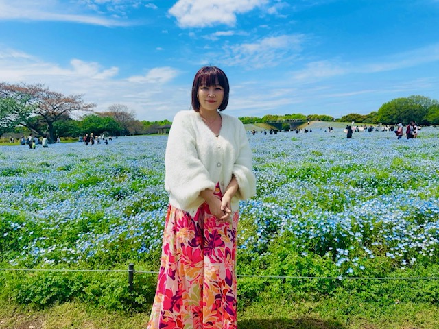 sun_crossfm's tweet photo. リスナーの方から「ネモフィラ」が好きとのメッセージ。鶴田弥生も今春、海の中道海浜公園のネモフィラを見に行ってきたそう。てんきもよく、多くの方がのんびり良い時間を過ごされていたそうです！#crossfm #sunday #flower #鶴田弥生 https://t.co/A6QAzI4bCZ