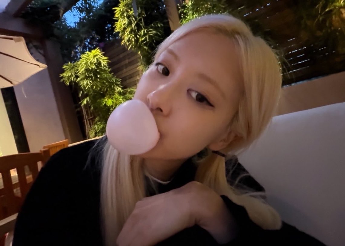 rosie tweet media