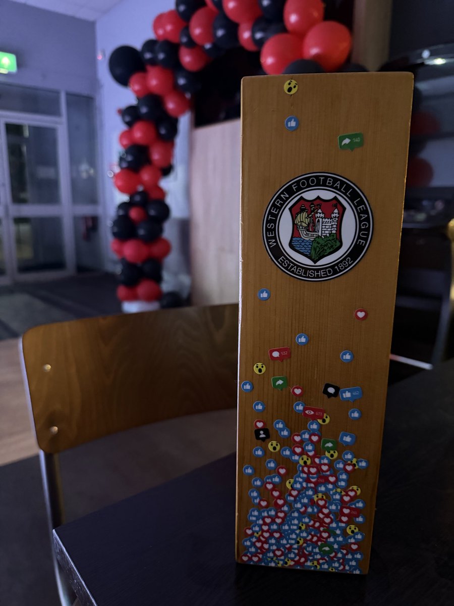AS_FootyReview's tweet photo. Another great night for #FW 

Tonight was @BrislingtonFC end of season presentation and I was kindly invited along, it was a real pleasure and honour to present the @_WesternLeague_  Best Social Media award to @kenborg24 tonight, without any doubt, the deserved winner of this award…. Unbelievable work this season with their socials, respect where it’s due, and this shows that…. Congratulations to everyone at Brislington as a club, and thank you for allowing me to come and enjoy the end of season presentation evening with you all…. Stoner #FW ❤️🖤 #Briz