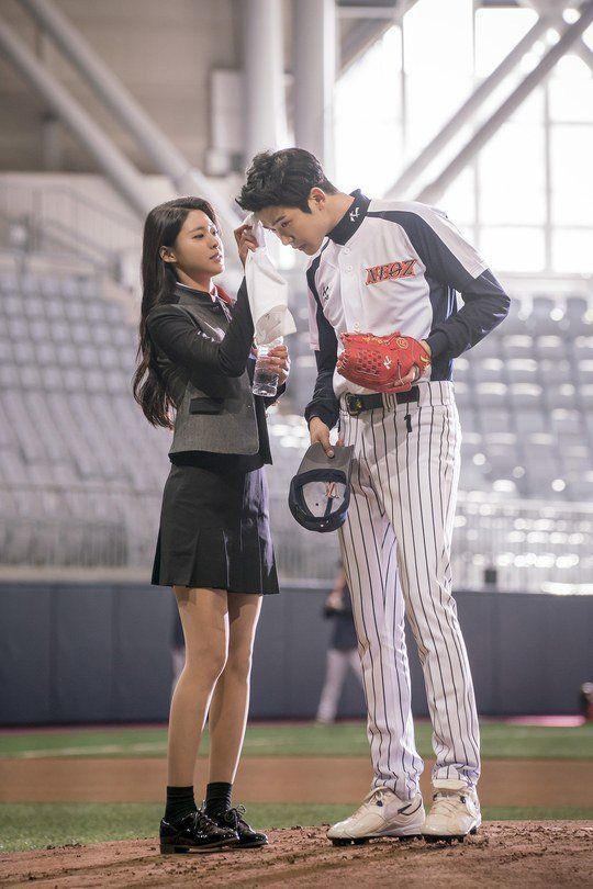 bottari_asset's tweet photo. 📌야구부에 이렇게 잘생긴 선배업냐 선배⚾️야구 테마 커플 포즈 - 드로잉 레퍼런스 https://t.co/2DF2Mu0ku7