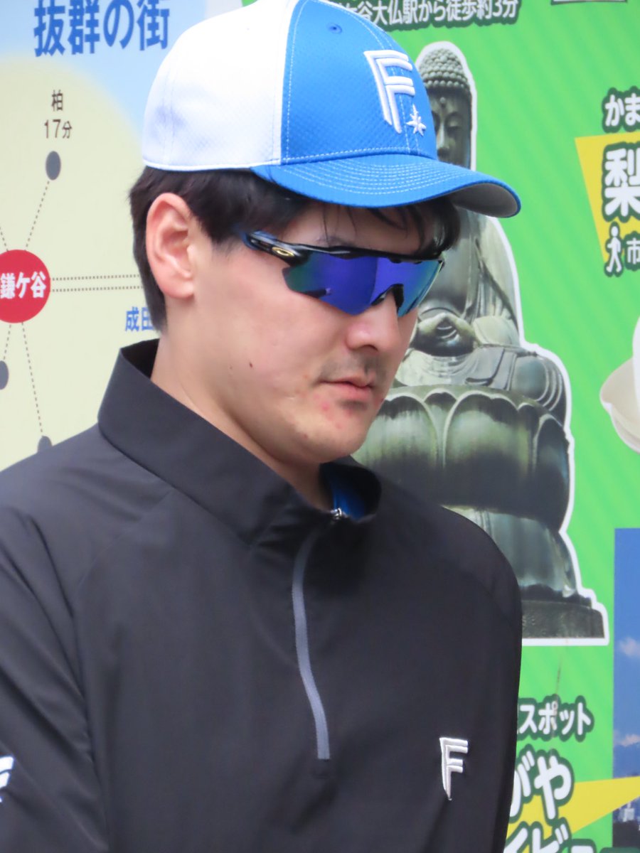 やす tweet media