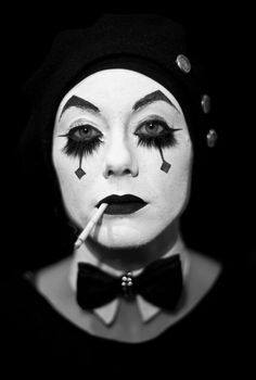 ImproperTraci's tweet photo. #MimeMonday https://t.co/m5ddfGVIyt