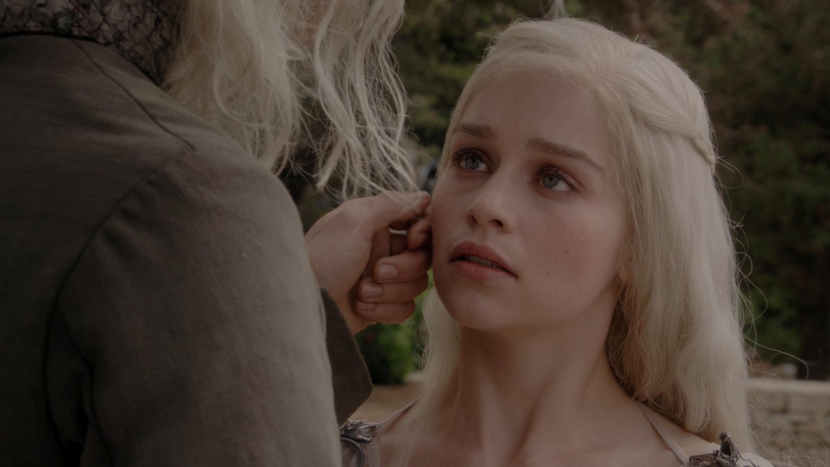 evnstrider's tweet photo. "I don't want to be his queen," she heard herself say in a small, thin voice. "Please, please, Viserys, I don't want to, I want to go home.”

… “How are we to go home, sweet sister? They took our home from us!”

a game of thrones - daenerys i https://t.co/IyqCVveqvt