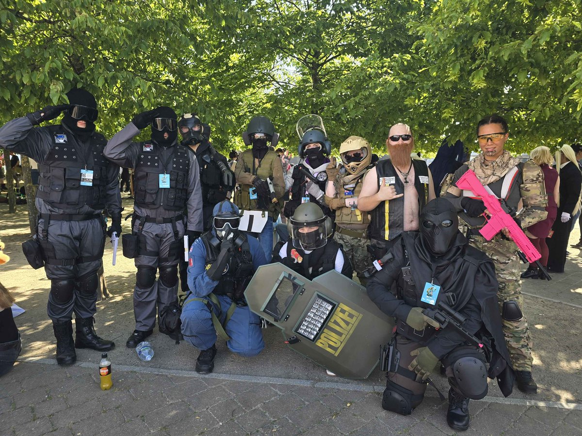 teexzees's tweet photo. MCM DAY 1

Recruit rush was amazing! 
Thank you to everyone who came to us for photos :D

#mcm #siege #r6s https://t.co/RMSTMH8UAk