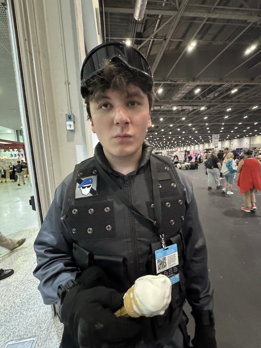 teexzees's tweet photo. MCM DAY 1

Recruit rush was amazing! 
Thank you to everyone who came to us for photos :D

#mcm #siege #r6s https://t.co/RMSTMH8UAk