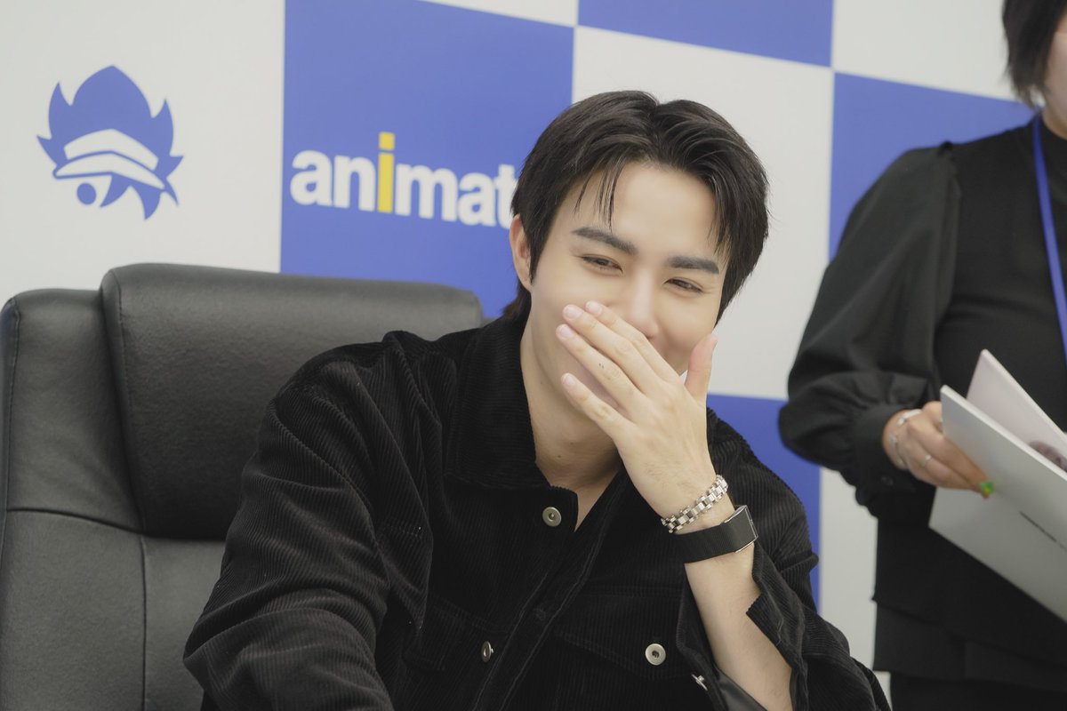 ZeeKoreaTeam's tweet photo. [NOTICE] 
COSMOPOLITAN SHINE ZEE PRUK EDITION
SPECIAL FAN SIGNING IN THAILAND 

뜨거운 열기 속에서 마무리되었던 일본 팬사인회의 감동을 이어, 오는 6월 1일 태국에서 Zee Pruk의 스페셜 팬사인회가 진행됩니다.

지난 일본 행사의 현장 스케치를 공유해 드리며, 태국 팬사인회와 관련한 상세 내용을 안내해 드립니다.

✍️ COSMOPOLITAN SHINE ZEE PRUK EDITION SPECIAL FAN SIGNING IN THAILAND
 일시: 2026년 6월 1일 (월)
 상세 안내: 당첨자 전원 개별 이메일 안내
 ※ 본 팬사인회의 구체적인 진행 시간 및 장소는 당첨자 분들께 이메일로 개별 안내 되었습니다.

Zee Pruk과 팬 여러분이 함께 만들 또 한 번의 특별한 시간을 기대해 주시기 바랍니다. 아티스트의 성공적인 일정을 위해 팬 여러분의 많은 관심 부탁드립니다.

Following the incredible warmth and energy of the fan signing event in Japan, a special fan signing event with Zee Pruk will be held in Thailand on June 1st.
We are delighted to share some behind-the-scenes moments from the event in Japan, along with the details for the upcoming event in Thailand.

✍️ SPECIAL FAN SIGNING IN THAILAND
 Date: Monday, June 1, 2026
 Details: Individual email notifications sent to all winners
 ※ Specific time and venue details for this fan signing event have been sent individually to the winners via email.

We look forward to another unforgettable moment created by Zee Pruk and the fans. Thank you for your continued love and support for the artist's upcoming schedule.

#COSMOKOREAxZeePruk
#ZeePruk