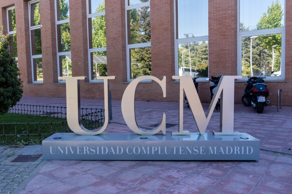 Generacin20's tweet photo. Mario Aguilar Delgado, Pablo Boyero Sánchez, Jaime Esteban Martínez y Lucas José Madruga Barroso centran su atención en los 'Recortes en la Universidad Complutense de Madrid: el plan de ajuste que reducirá profesores, grados y asignaturas optativas': https://t.co/KoGq5DJqX3 https://t.co/VwupyMEf6i