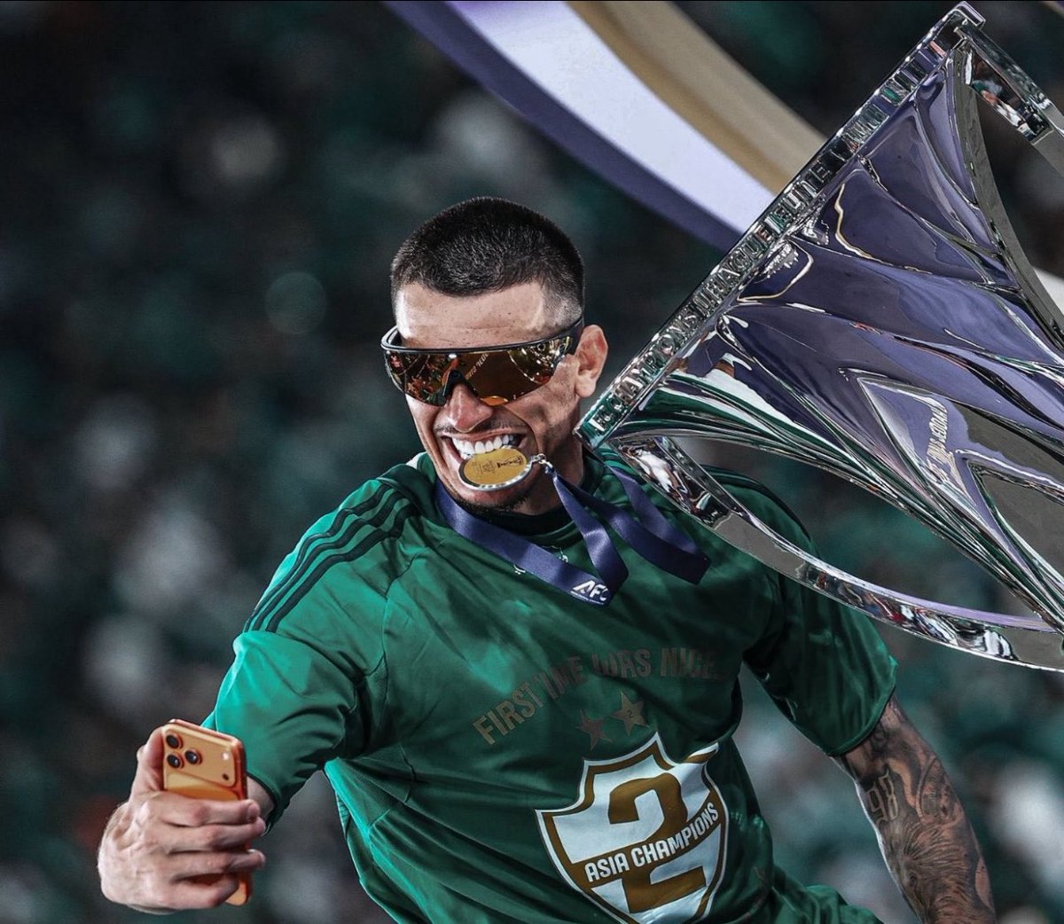 neymar_9910's tweet photo. @jwaaw7 @b662b1 الوحيدين الي مو مقتنعين ان الاهلي كبير جده هم الاتحاديه والنصروايه ولكن عندما تسئل سكان قارة اسيا راح يقولون مانعرف إلا الاهلي بطل اسيا مرتان 💚💚 https://t.co/KEGER0pcvL