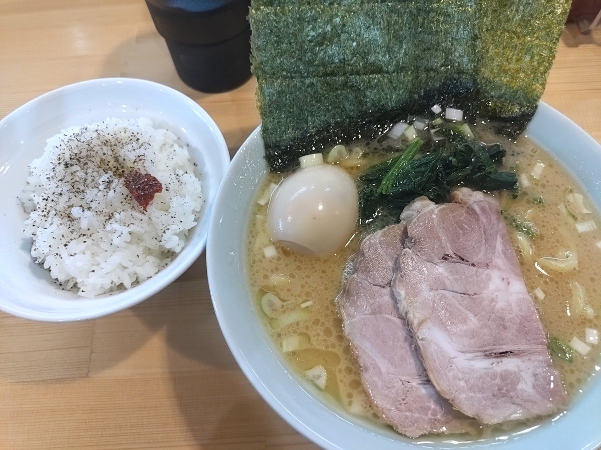 ldp68356's tweet photo. 日曜日恒例ラーメンの日
今日はここ🍜！！
いつも美味しいので安心して食べられます！
＃家系らーめん鷲 https://t.co/SQO4nrQhiO