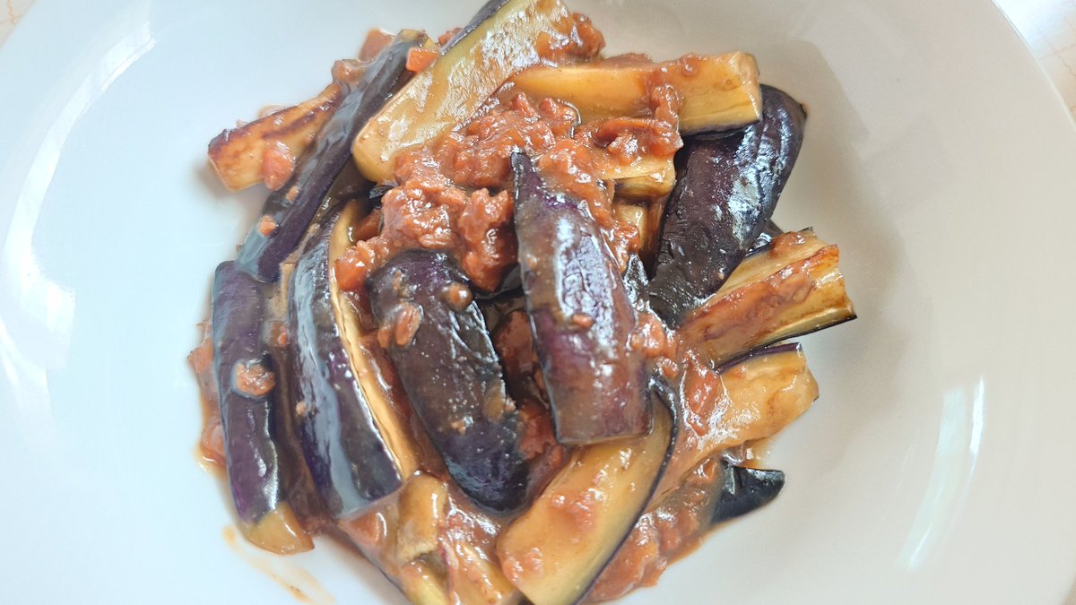viatorofcrypt's tweet photo. 今日の夕飯準備完了（1.5時間）
①真鱈のクリーム煮（600円）
②なすの肉味噌炒め（200円）
③大根と鶏肉の照り煮（250円）
④シーフードピラフ風炊き込みご飯（500円）
和洋中ミックスディナーや！ https://t.co/toRbKnVPui