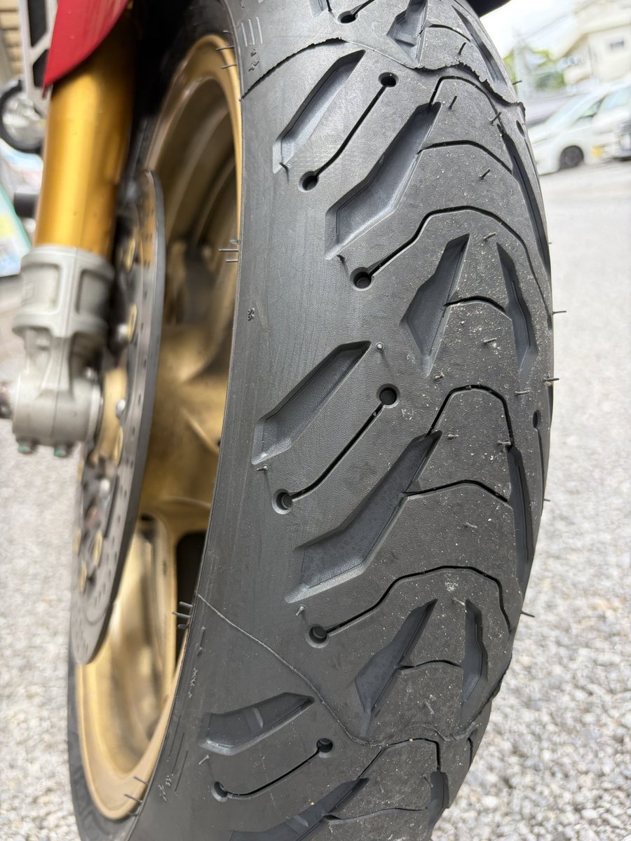 T_tanukiti's tweet photo. タイヤ,新品!
走りやすいね😀
#バイクが好きだ
#ROAD6 https://t.co/avVphWpkzy
