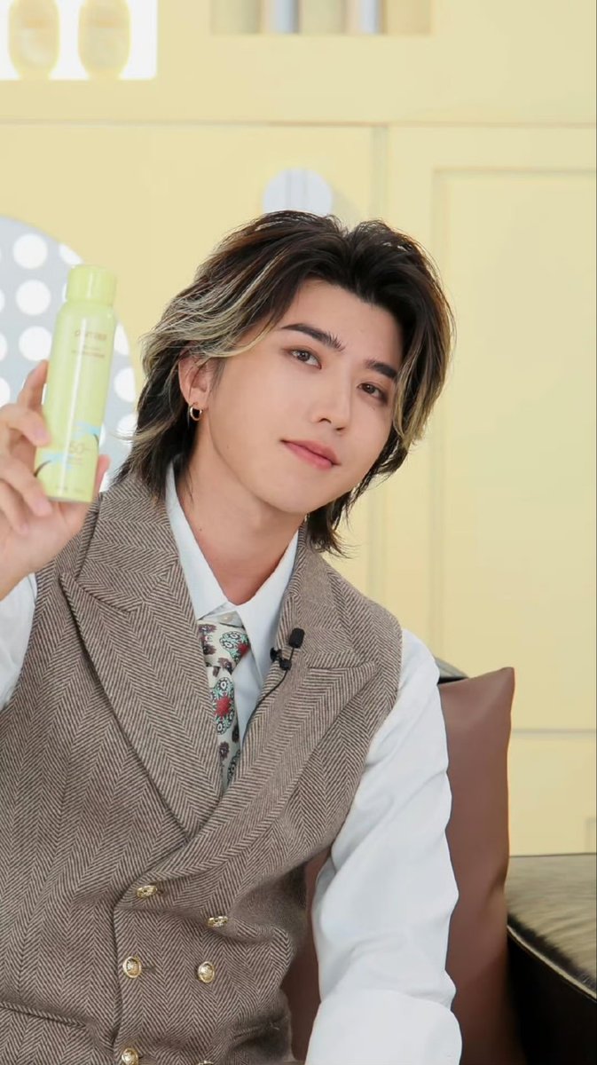 KUN_YY0382's tweet photo. He carries an innate clean and bright vibe, just like wearing ositree โ sheer, fitting, and comfortable all day long.
#KUN #caixukun #ositree
@kun_officialx https://t.co/ag3n025V4G