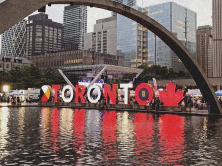 nathalianws's tweet photo. Last week’s Toronto dump. Met up with Toronto's warlok for a free personal tour guide around. Five days full of good food, cool spots, and way too many random conversations. 9/10 tour guide and Miguel's still single, just saying. 😀 #jualtementanpaperantara https://t.co/Xn8dlqzI4c