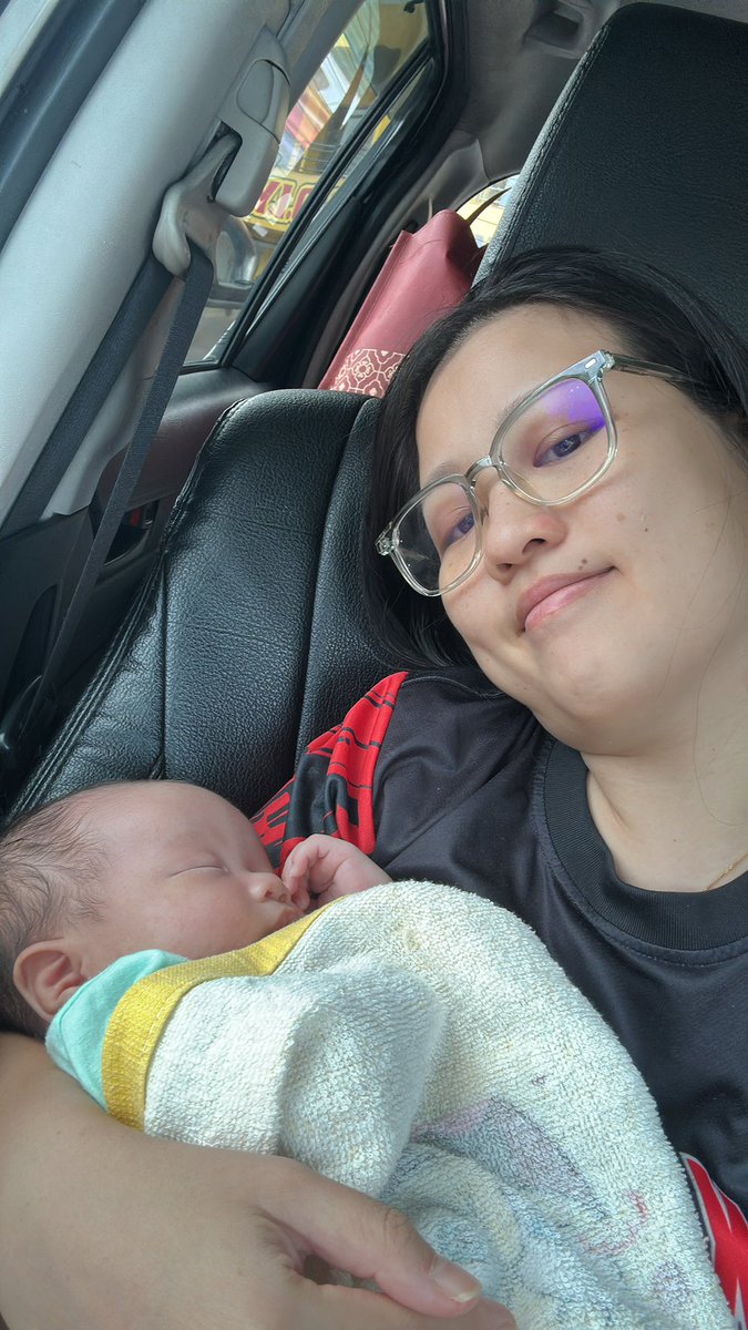 EdelineLo's tweet photo. “我今天42天了”
妈妈希望你不要那么快长大 我会很不舍得 https://t.co/6vVS7Lip7W
