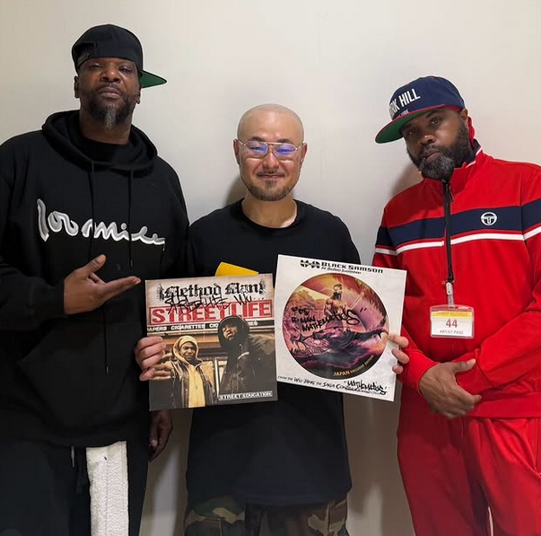TOWER_Shibuya's tweet photo. 【WU-TANG CLAN】
昨日、WU-TANG CLAN来日記念サイン会をTOWER VINYL SHIBUYAで開催しました！
サイン会後に、
DJ MATHEMATICSさん、STREETLIFEさんと、
イベント開催中にDJをプレイしていただいたDJ R-MANさんにお写真いただきました📸
ご参加いただきました皆さま、本当にありがとうございました！！👐

そしてDJ MATHEMATICSさん、STREETLIFEさん、
DJ R-MANさんありがとうございました！🥰(ウ)
#タワ渋イベント