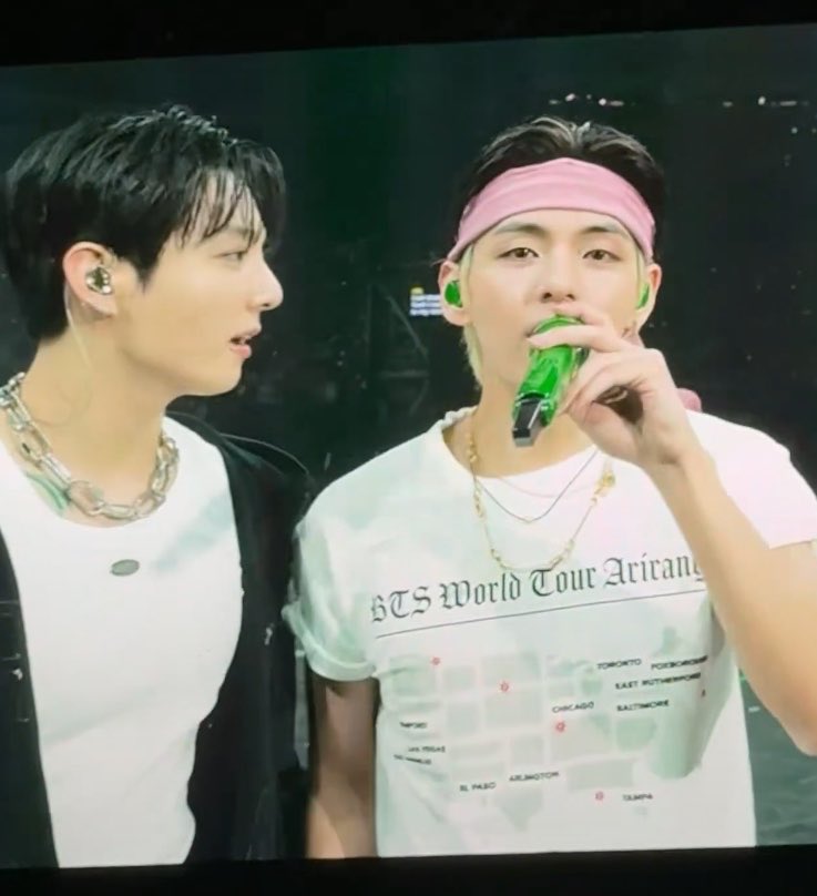 fluffyvante_'s tweet photo. กุยอมพี่จองกุกละ อหหหหหหหหหหห เออเอาเถอะ กุเขินแทนยัยหนูวีหมดละ 🫪 https://t.co/I4WQY2drE2