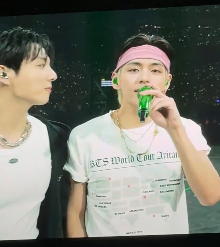 fluffyvante_'s tweet photo. กุยอมพี่จองกุกละ อหหหหหหหหหหห เออเอาเถอะ กุเขินแทนยัยหนูวีหมดละ 🫪 https://t.co/I4WQY2drE2