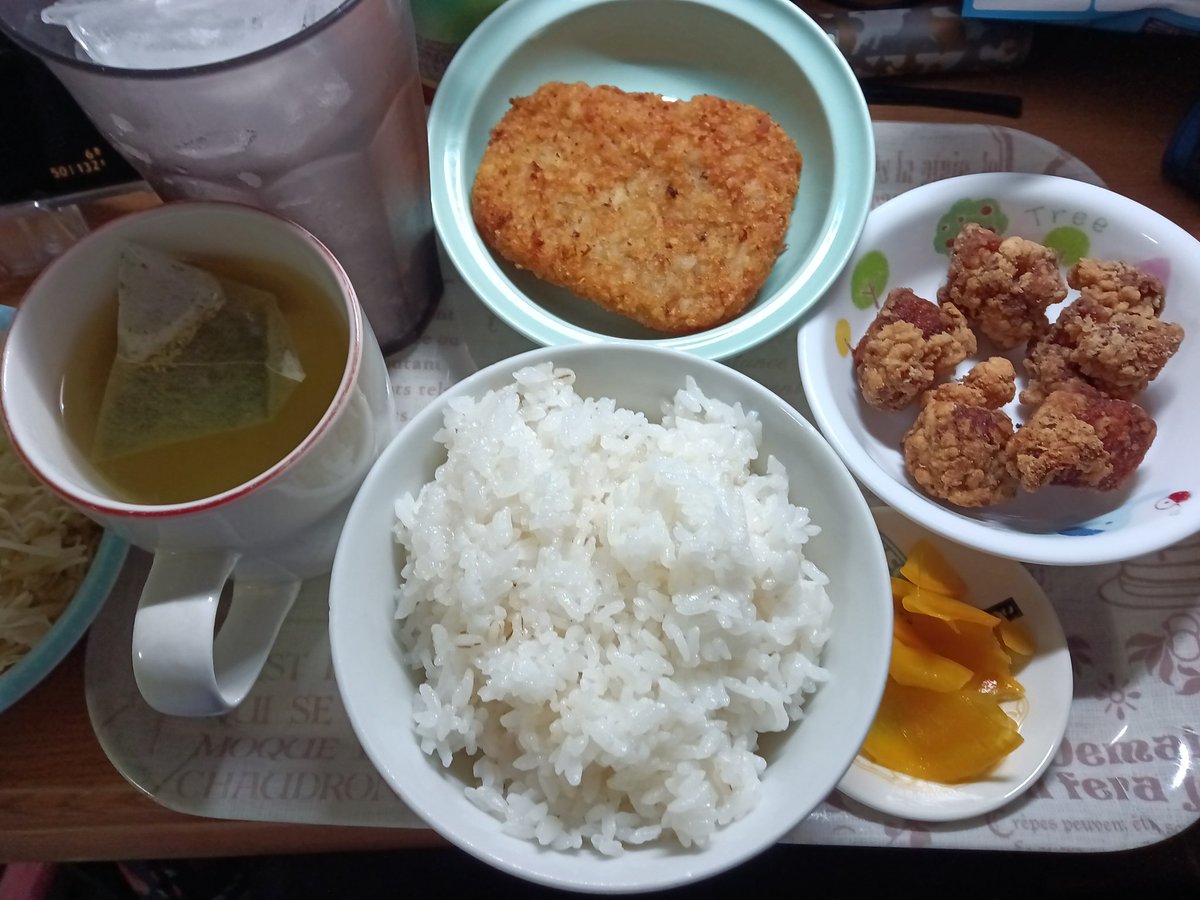 よし@(REALITY夜間系昼飯テロ配信者 tweet media