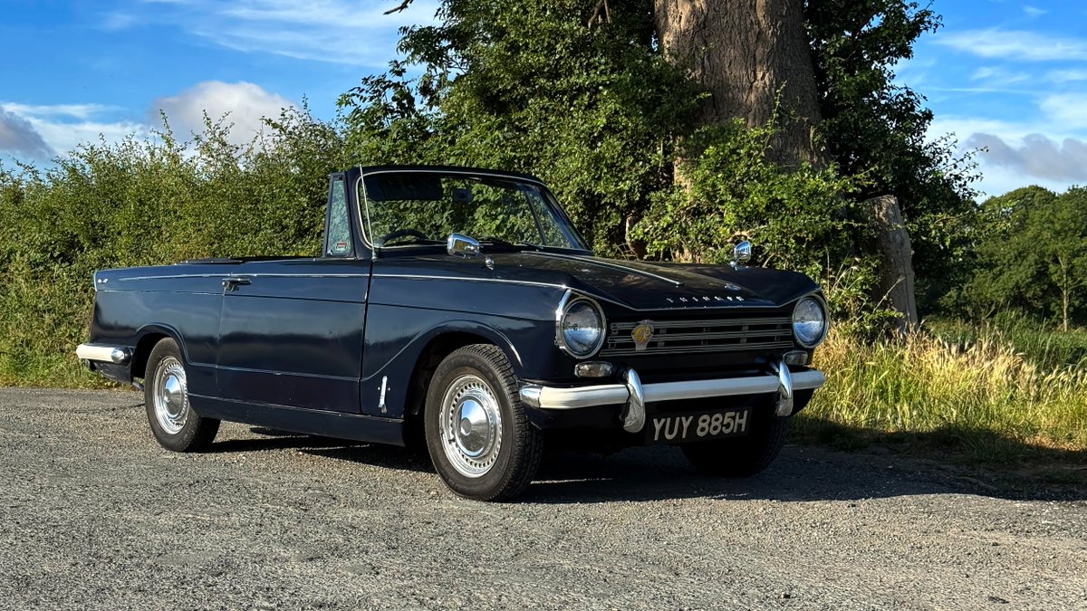 pmhimages's tweet photo. Sorry, no time to visit #RaceTheWaves today.  My little Herald and I are getting an early start to the Thornton le Dale Classic Car Show.  We are going with the local group of the tssc.  
#tssc #Triumph #Herald #car #cars #carenthusiast #petrolheads #classiccar #classic #oldtimer https://t.co/YNixQILFoz