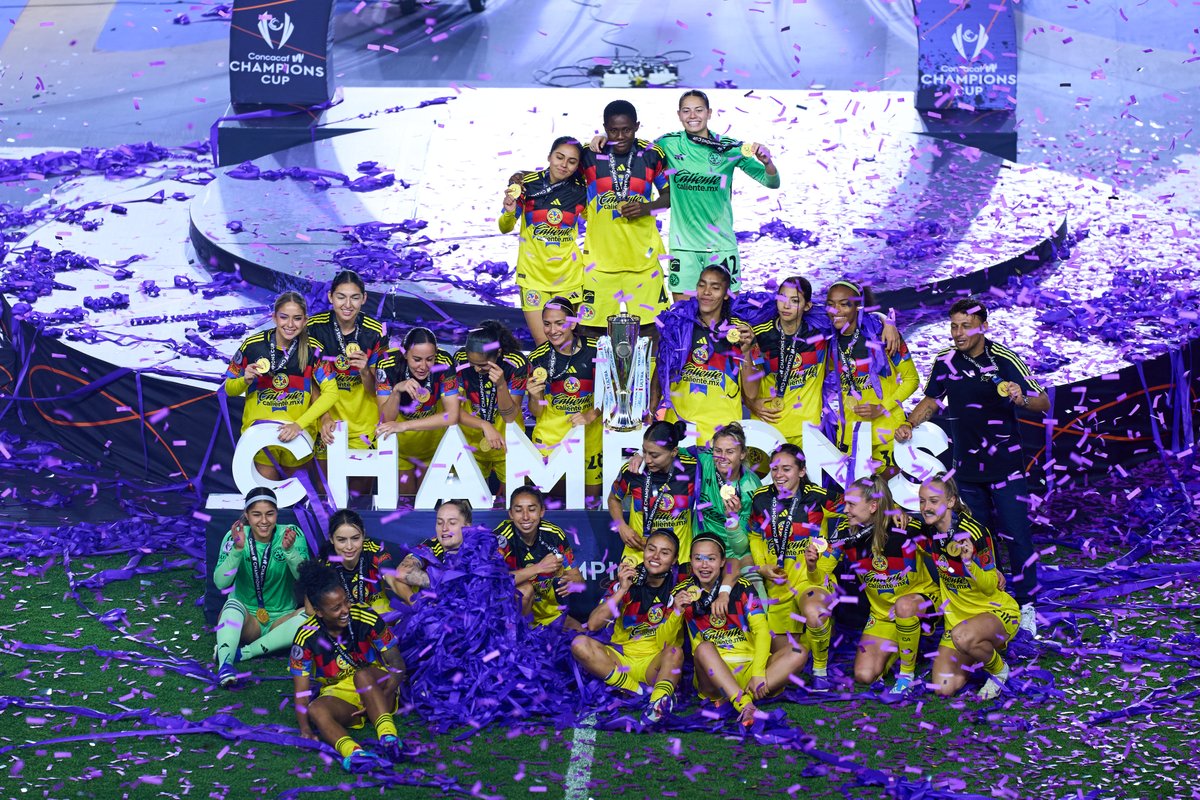 ConcacafW's tweet photo. ¡Una noche para la historia! 🏆🎉 https://t.co/RCA6PElNLz