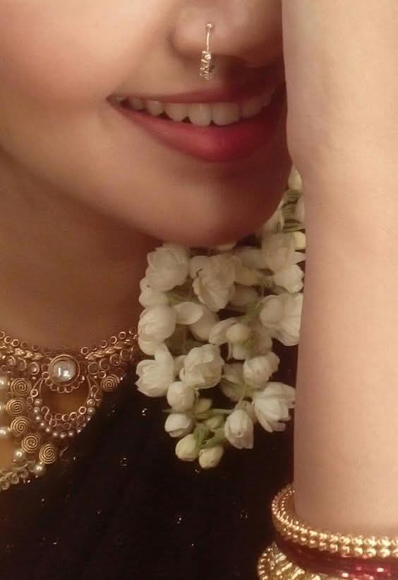 vicky03711's tweet photo. నా కథలో లేని నీ పాత్ర 
నిత్యం నా కలలో విరబూస్తూనే ఉంది 
            చిరునవ్వుతో...!! https://t.co/B7n6KVsOvI