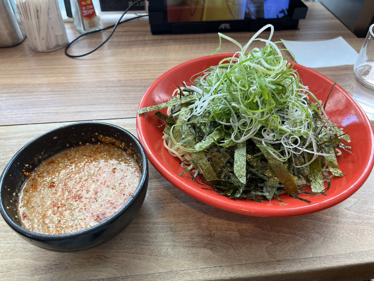 ikami's tweet photo. 広島と言えば、、、
#ばくだん屋
のりだくつけ麺うまうま(^^)☆ https://t.co/sSEXs8tCPB