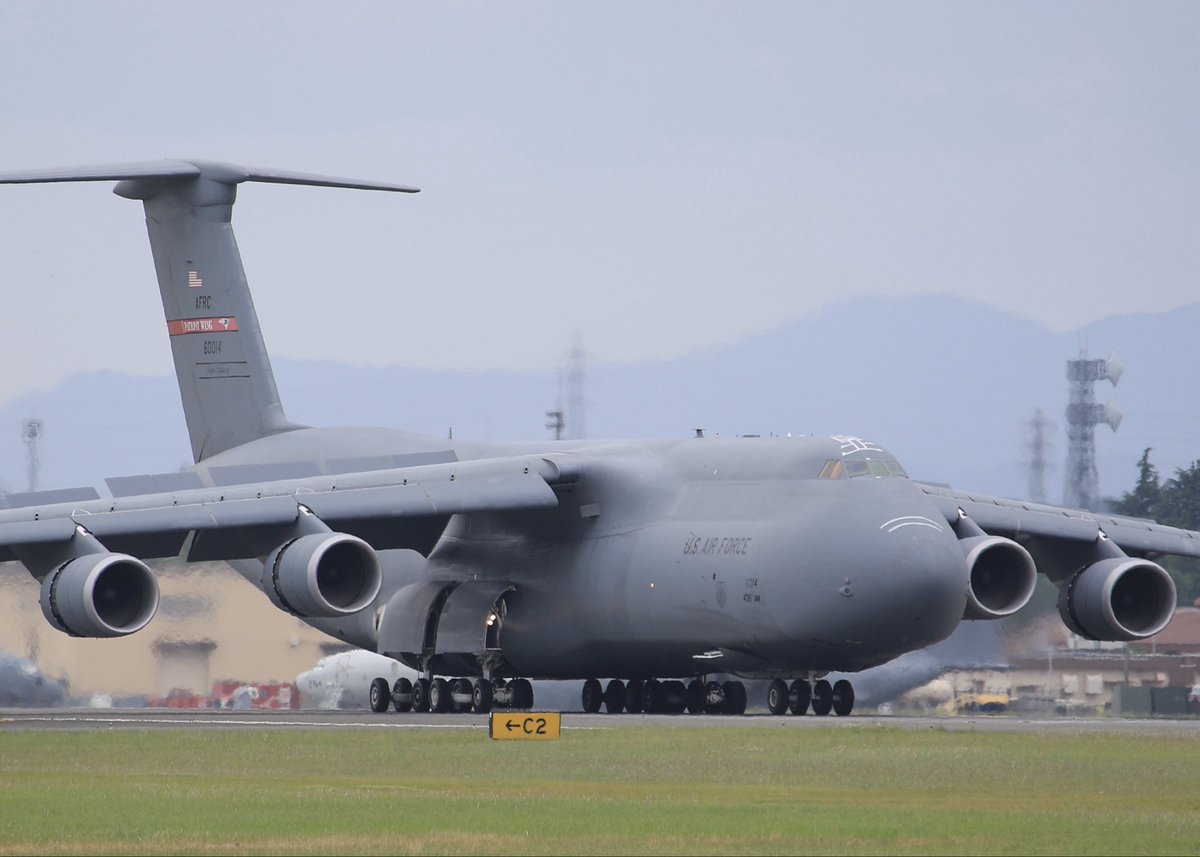 runway036's tweet photo. 横田基地 C-5M Super Galaxy 13:52 R/W36↓
願い届かずごめんねチャーリー🥲
C-40は2パスしてから⤵️ https://t.co/MPFqs1874q