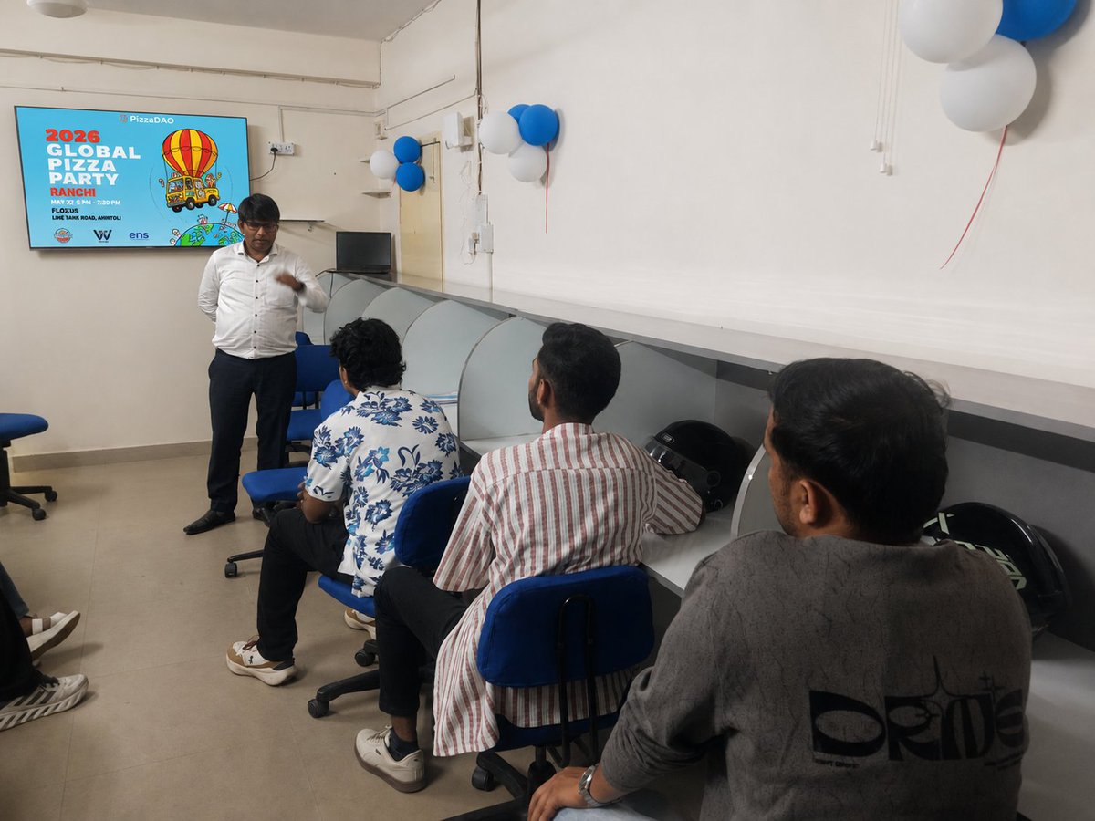 TheSuranaverse's tweet photo. Celebrating Global Pizza Party with the Ranchi family 🍕🥳

Thank you all for being such a lovely host 🧡

#BTCPizzaDay #Ranchi https://t.co/GAUk1oQ1cj