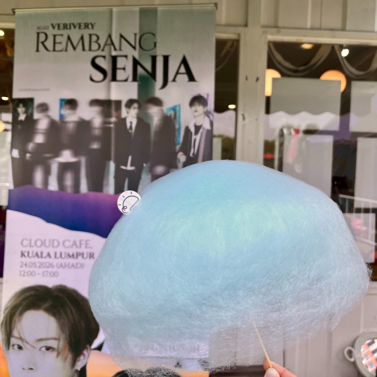 verivery_my's tweet photo. Ada manis-manis untuk VERRERS 🍭 Free flow guys so datang je😋

Cotton Candy cart has arrived~! 

#VERIVERY #베리베리 
#RembangSenja_YGY
#계현 #GYEHYEON #연호 #YEONHO #용승 #YONGSEUNG https://t.co/wVyUD3FzrO