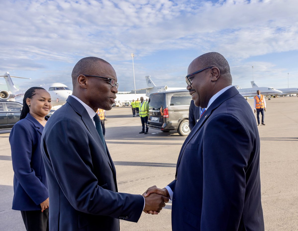 UKWELITIMES's tweet photo. 🛑LATEST NEWS: Prime Minister @Dr_JNsengiyumva  has arrived in Cotonou, Benin, to represent  President Kagame at the inauguration ceremony of the President-elect Romuald Wadagni.

@PrimatureRwanda @RwandaMFA @RwandainGhana 

✍️@Uwayezu_Alodie https://t.co/taUFJ2IaF9