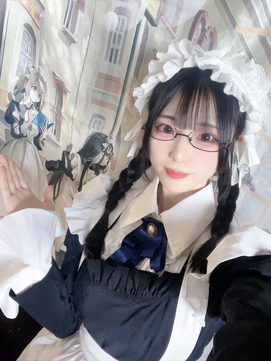rina_utm's tweet photo. シューイチのメイド博特集に映っておりました！取材とても緊張しました…！💦

栞先生の作品を実際に手に取ってご覧になり、「ここが素敵！」「これもすごい！」とたくさんメイド文化に触れてくださるお2人を見て、とても嬉しくなりました✨

#シューイチ 
#メイド博 https://t.co/5w2qS6yHgK
