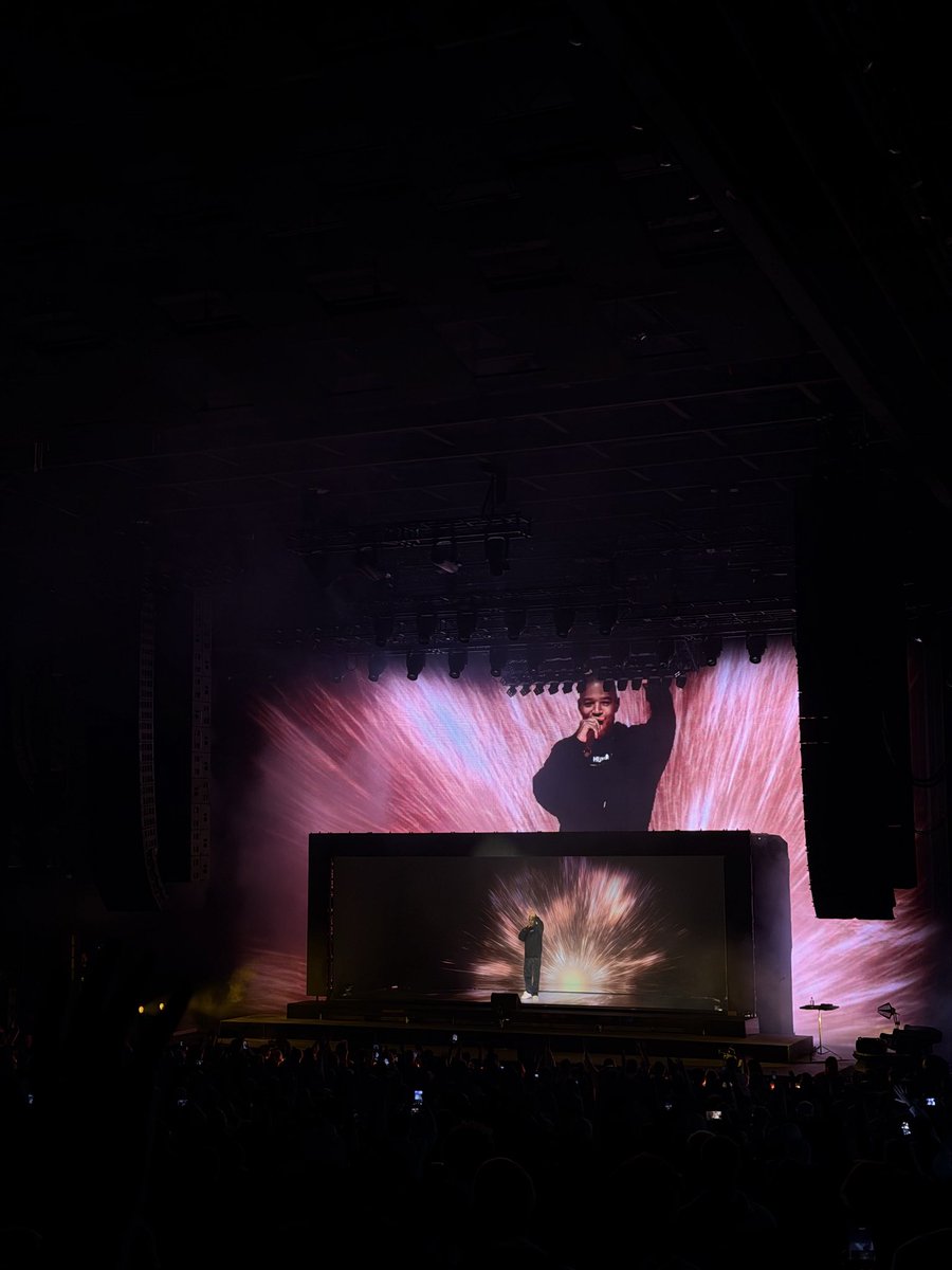 kenzi_michael's tweet photo. @KiDCuDi the realest to ever do it!!! Thank you for being you cudi❤️your energy is contagious, tonight was everything &amp; more!!!!! https://t.co/TCIPprWlLZ