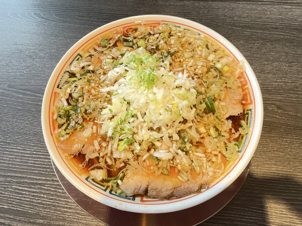bec_yn's tweet photo. 荻川の麺屋米さんでラーメンいただきます。
荻川 秋葉山と、
金津 と、葱拉麺。
荻川は、あっさりした生姜醤油。
金津は、背脂ラーメン。
どれも味がしっかりしていて
美味しかった！
ゴロゴロした背脂のラーメン
久しぶりに食べたぁ。
ごちそうさまでした。
#新潟 #ランチ #ラーメン #麺屋米 https://t.co/YsNUWtmypO