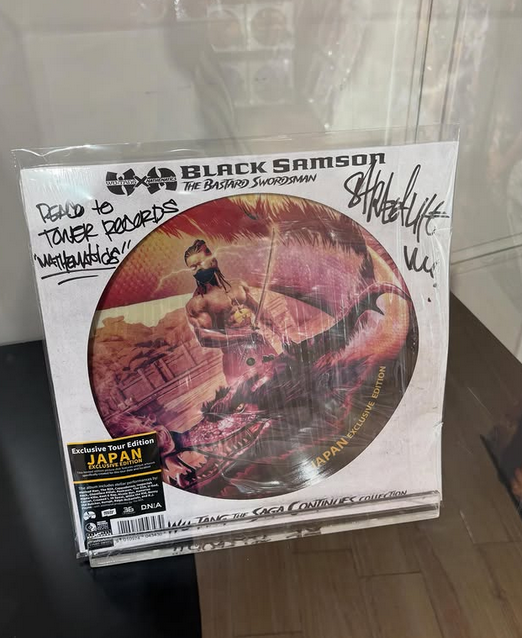 TOWER_Shibuya's tweet photo. 【WU-TANG CLAN】
昨日、WU-TANG CLAN来日記念サイン会をTOWER VINYL SHIBUYAで開催しました！
サイン会後に、
DJ MATHEMATICSさん、STREETLIFEさんと、
イベント開催中にDJをプレイしていただいたDJ R-MANさんにお写真いただきました📸
ご参加いただきました皆さま、本当にありがとうございました！！👐

そしてDJ MATHEMATICSさん、STREETLIFEさん、
DJ R-MANさんありがとうございました！🥰(ウ)
#タワ渋イベント