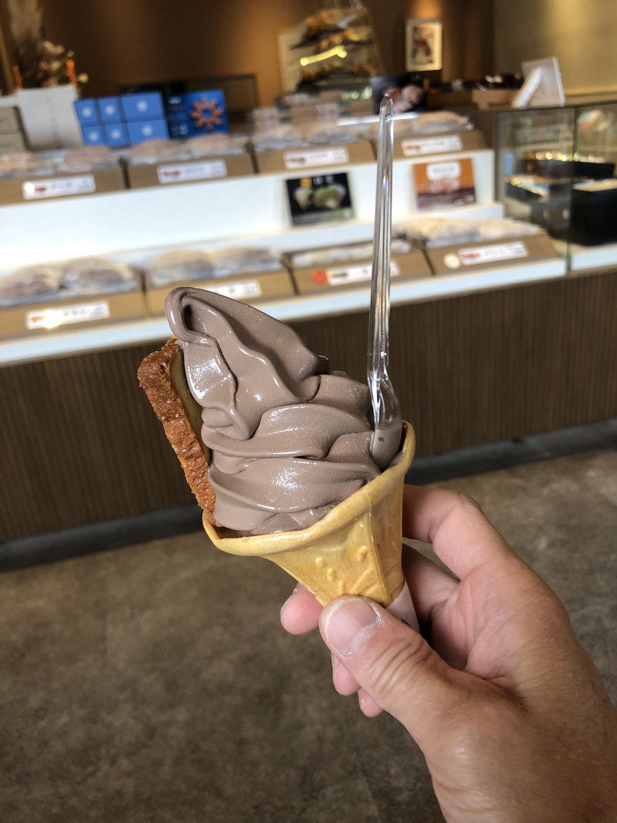 天気がいいので三日月でソフトクリーム食べる🍦