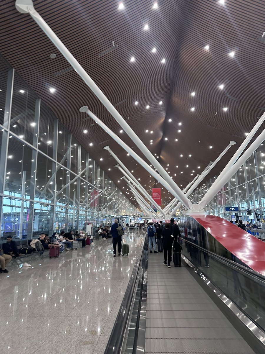 kishimoto23's tweet photo. 昨日お誕生日を迎えました。移動日でほぼ飛行機の中で過ごすお誕生日でしたがお祝いのメッセージ頂けた皆様ありがとうございました😃🙌
今年はありがたいことにお仕事で海外にいさせていただく機会が非常に増えました。
まだまだバリバリ身を粉にして頑張りますので💪🐎
どうぞ皆様、馬車馬のように使い倒して頂けますと幸いです‼️引き続きどうぞよろしくお願い申し上げます💪