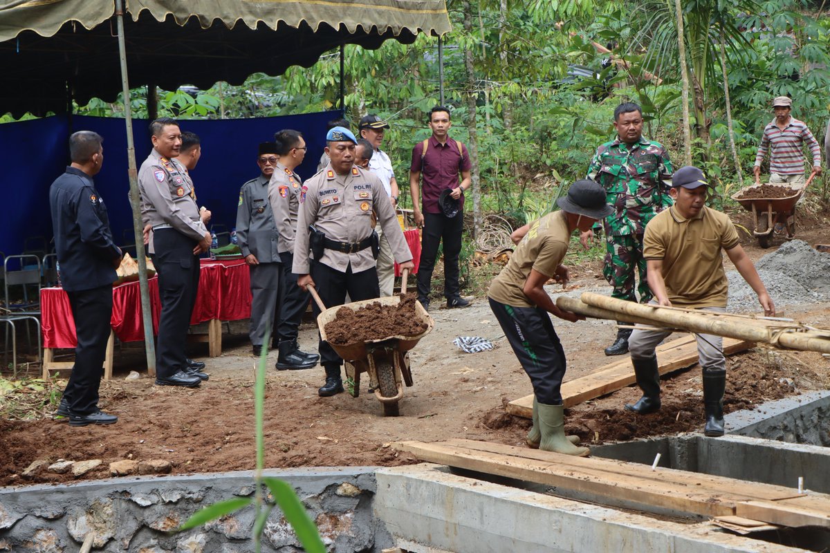 IniTrenggalek's tweet photo. #MenjagaKetahananPangan menjadi langkah nyata dalam Mendukung ketersediaan pangan yang berkualitas serta Melayani Gizi Indonesia untuk mewujudkan generasi yang sehat dan kuat. https://t.co/VRjU5c6cst