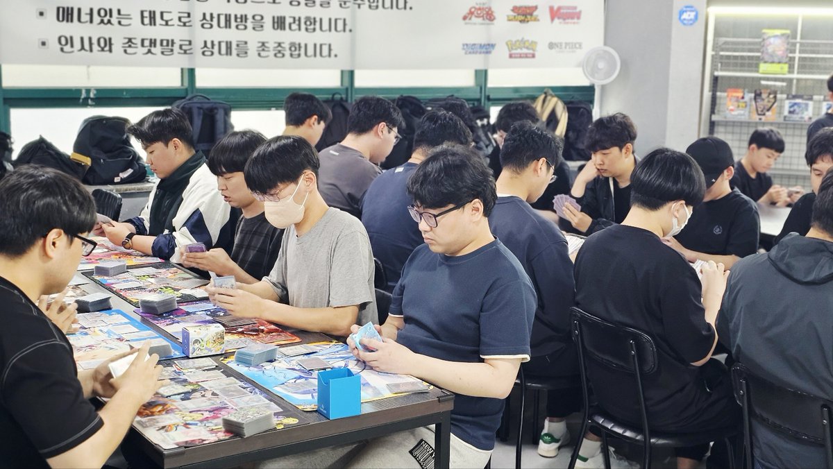 FactoryTCG's tweet photo. [목포TCG팩토리] 

5월 23일 (토) 원피스 카드게임 플래그쉽 배틀 결과!

참가 인원 : 20인

TOP 8

1. 이*근님 (녹자 루피)

2. 김*태님 (청자 루피)

3. 송*환님 (녹 보니)

4. 서*인님 (황 에넬)

5. 김*훈님 (녹자 루피)

6. 김*우님 (녹자 루피)

7. 장*민님 (황 에넬)

8. 하*혁님 (흑 루치) https://t.co/frVYnFbhmq