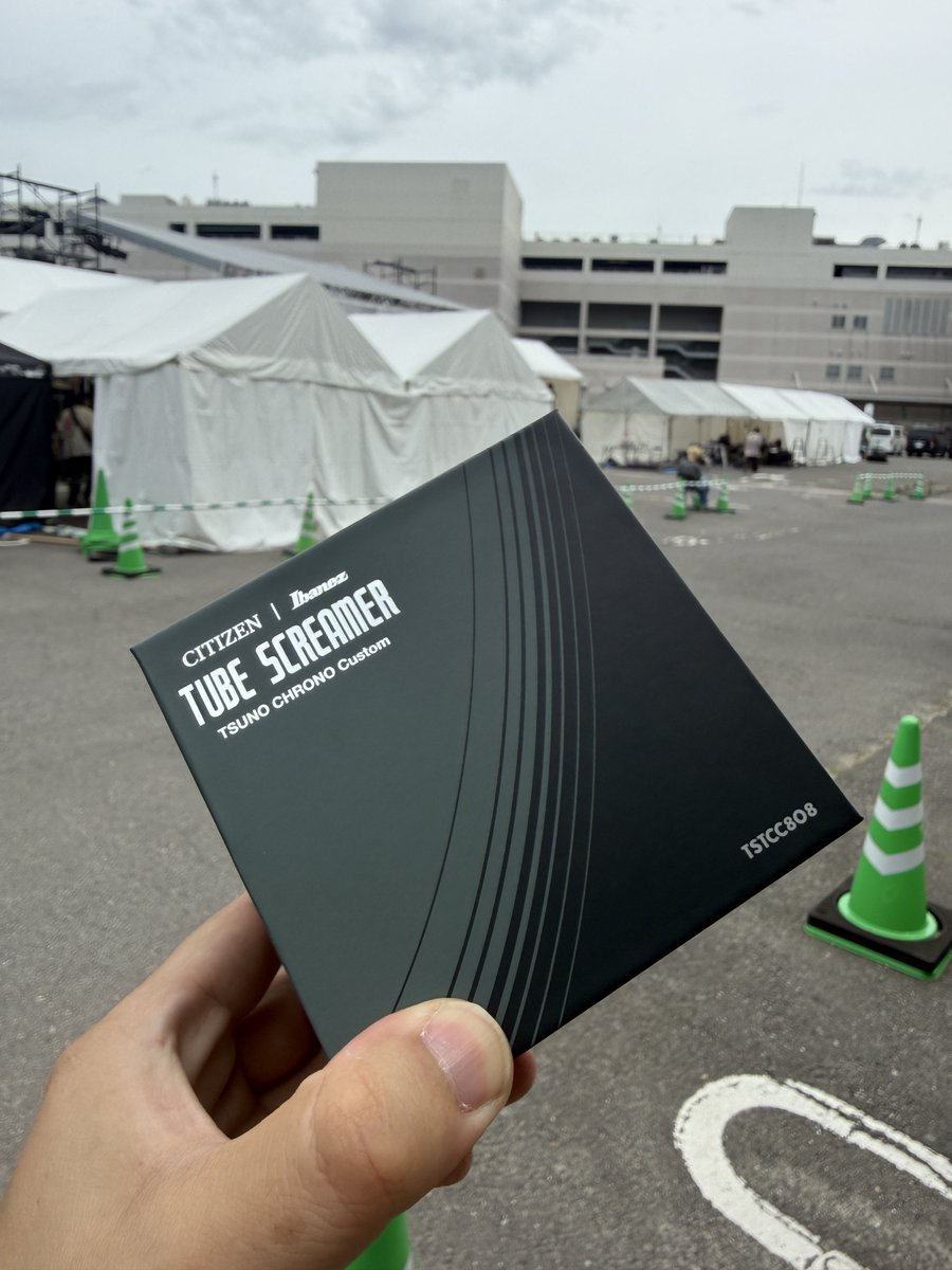 bbr3a's tweet photo. 今起きたありのままのこと話すね

潮騒ロックの会場のイオンの楽器屋さんに消耗品買いに行っはずなのに何故か腕時計をもってたんだ、、、

な、、何を言っているのかわからねーと思うが、おれも何をされたのかわからなかった、、、

オンライン売り切れで諦めてたから嬉しくて何故か松本に報告した。 https://t.co/jg0NW7JpTS