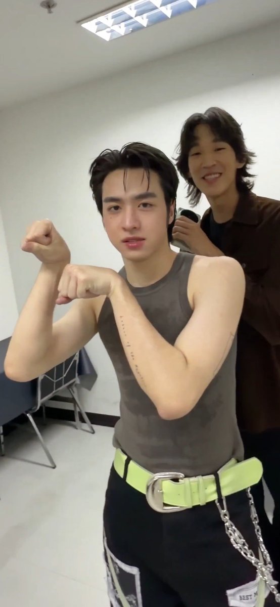 ccherryjamz's tweet photo. สาเหตุที่พี่รีเข้ายิมทุกวัน https://t.co/5vuhNkcmOz
